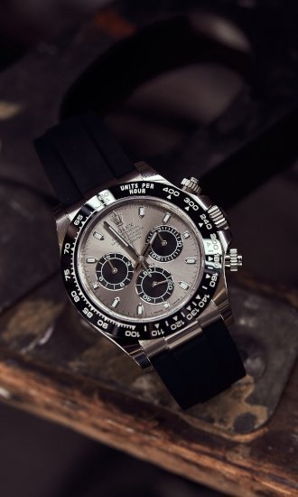 Curate The Finest Luxury Watches