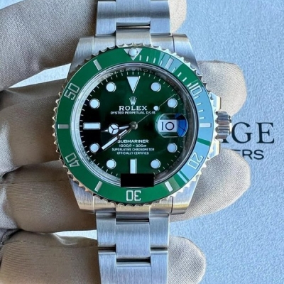 Rolex Submariner Date “Hulk"